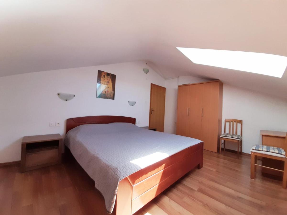 Apartments Izabela Muzic-Fornaric เซรส ภายนอก รูปภาพ