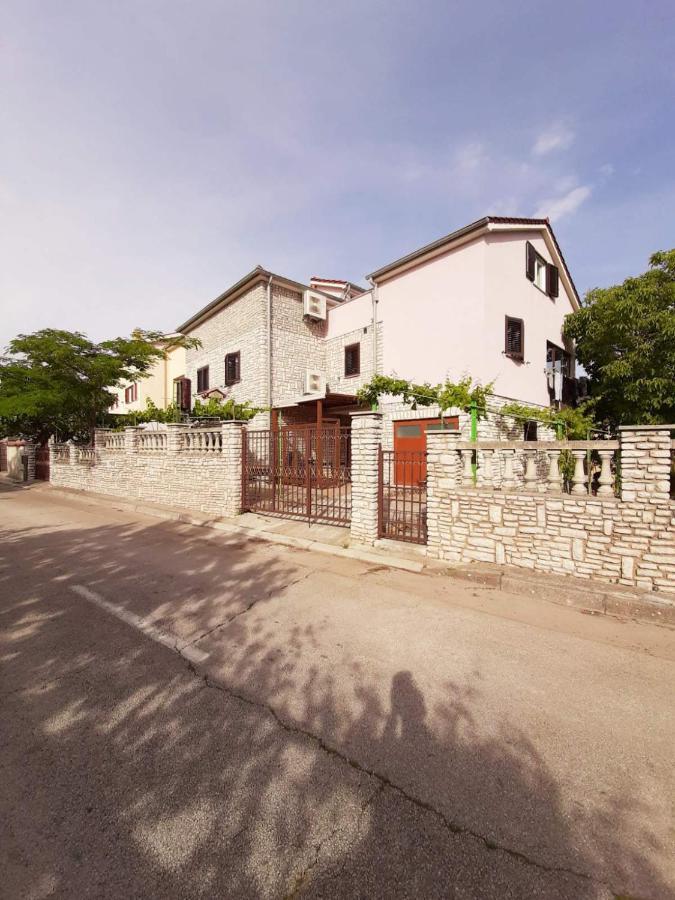 Apartments Izabela Muzic-Fornaric เซรส ภายนอก รูปภาพ