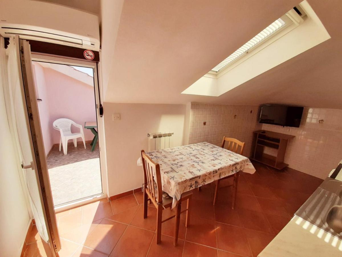 Apartments Izabela Muzic-Fornaric เซรส ภายนอก รูปภาพ
